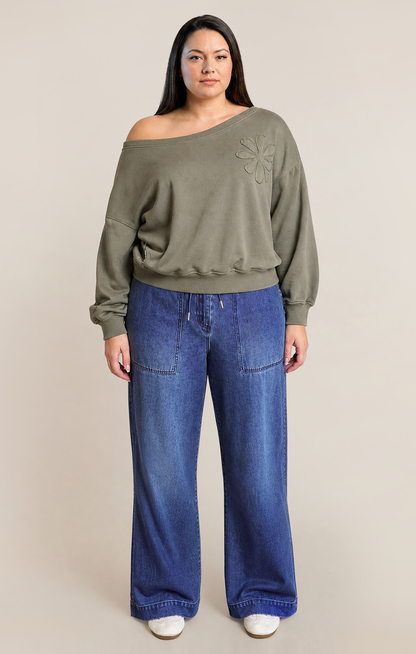 Curvy Floral Embroidered Sweatshirt